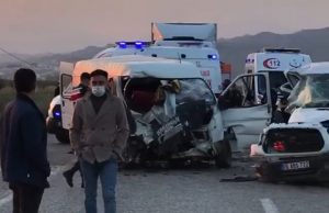Aydın’ın Karacasu ilçesi Nazilli-Karacasu yolu üzerinde iki aracın kafa kafaya