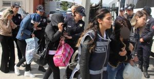 Aydın’ın Efeler ilçesinde fuhuş yaptıkları tespit edilen iki yabancı uyruklu