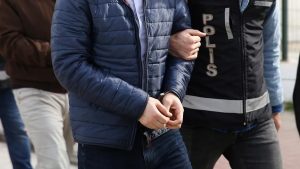 Aydın’ın Kuşadası ilçesinde 21 dosyadan aranması bulunan bir şüpheli polis