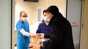 Nazilli Belediye Başkanı Kürşat Engin Özcan yılbaşı akşamı görev yapan