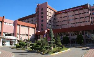 Aydın Devlet Hastanesi’nde cenaze yıkama işlemleri biriminde görevli bir sağlık