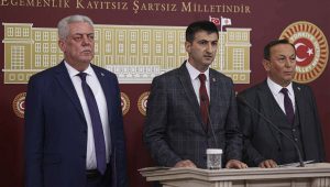 CHP’li milletvekillerinden İzmir Milletvekili Mehmet Ali Çelebi, Yalova Milletvekili Özcan