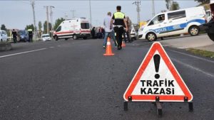 Aydın’ın Nazilli ilçesine bağlı Arslanlı mahallesinde iki otomobilin kafa kafaya
