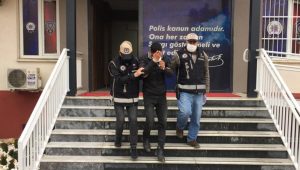Aydın’ın Nazilli ilçesindeki Pazar yerinden mazgalları çalan hırsız polis ekipleri