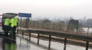Aydın’ın Nazilli ilçesinde Aydın – Denizli Karayolu üzerinde yağmurun etkisiyle