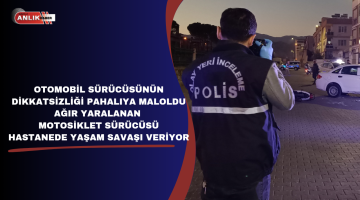 Otomobil altında kalan motosiklet sürücüsü yaşam savaşı veriyor