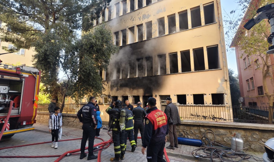 Eski Kütüphane Binasında Yangın Paniği: