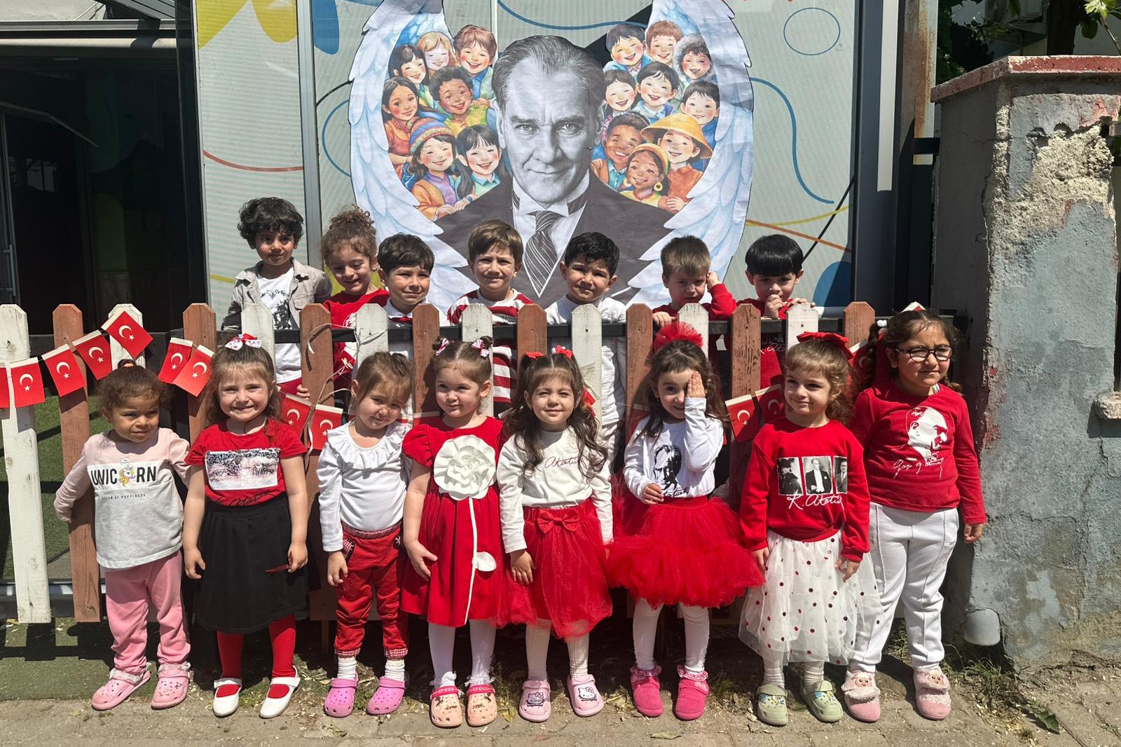 Efeler Belediyesi Gündüz Bakımevlerinde eğitim gören minik öğrenciler, 23 Nisan