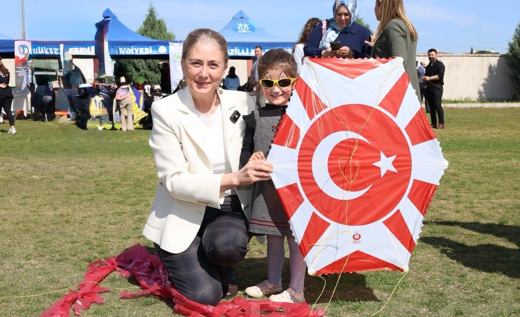 Nazilli’de 23 Nisan Ulusal Egemenlik ve Çocuk Bayramı kutlamaları, çocukların