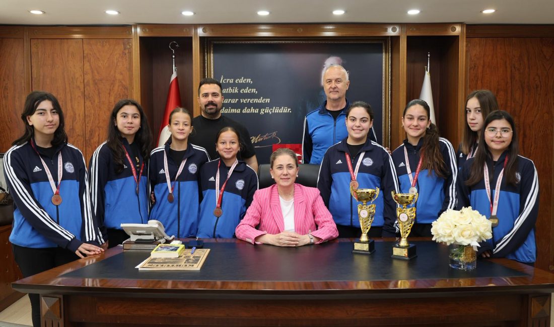 Antalya’da düzenlenen Okul Sporları Triatlon Türkiye Finalleri’nde büyük bir başarıya