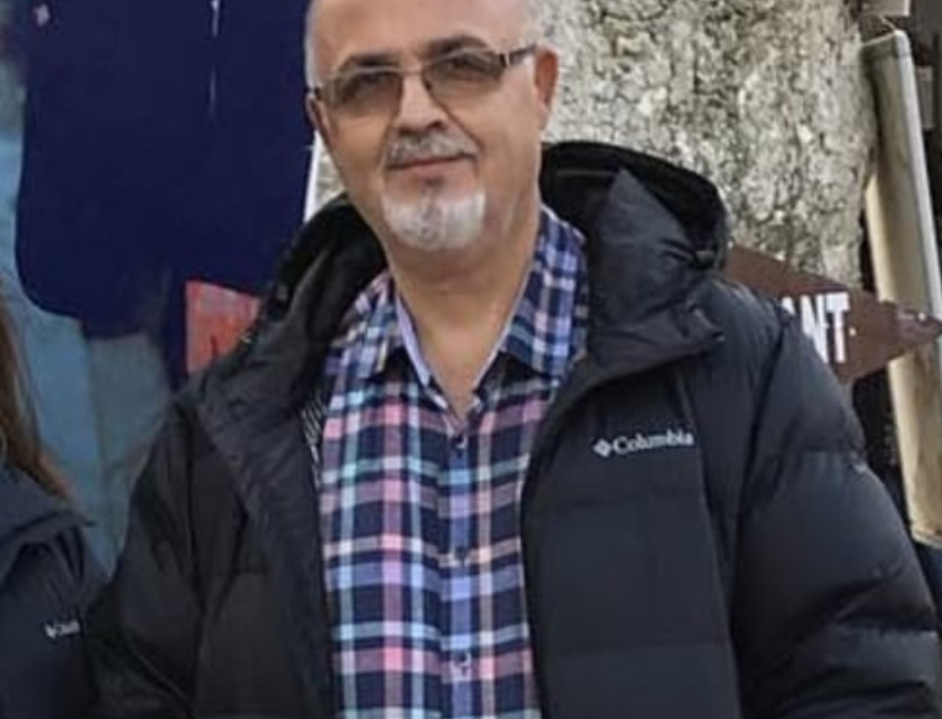 Nazilli’de uzun yıllardır esnaflık yapan emekli müzik öğretmeni Nuri Azman,