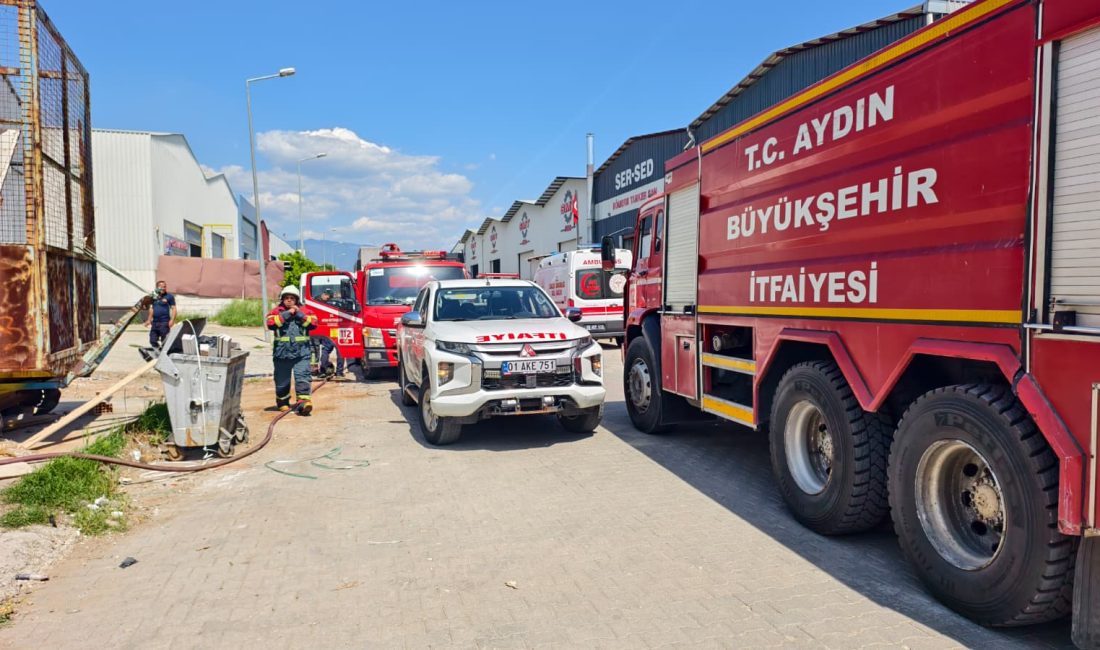 Aydın’ın Nazilli ilçesinde bir inşaat deposunda çıkan yangın, itfaiye ekiplerinin