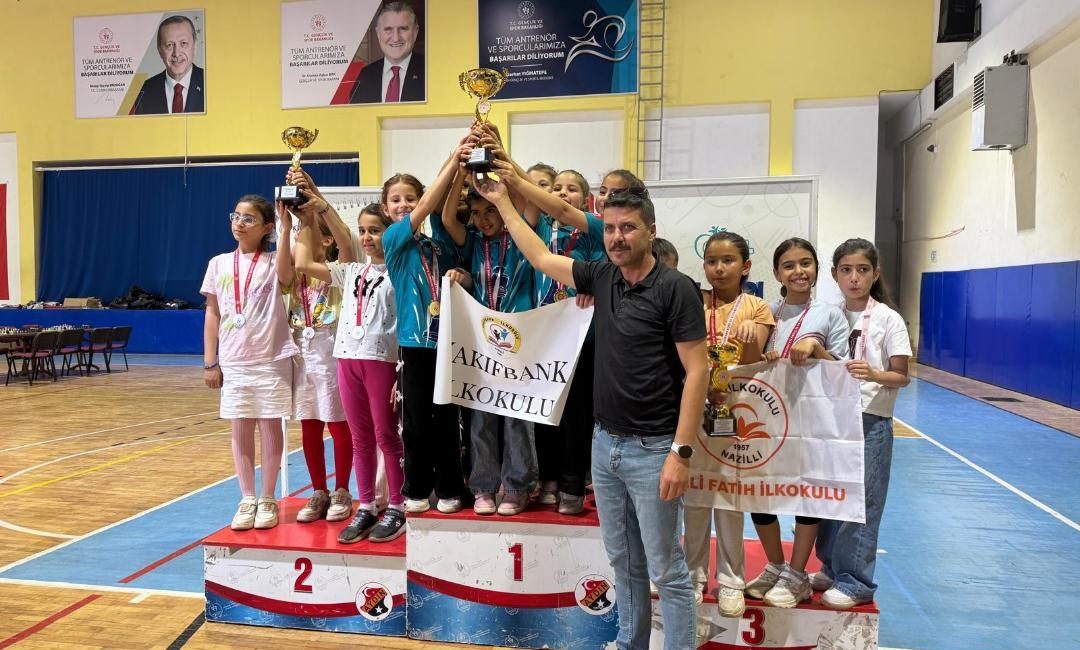 Aydın’da düzenlenen Okul Sporları Satranç Turnuvası’nda tüm maçlarını kazanarak namağlup