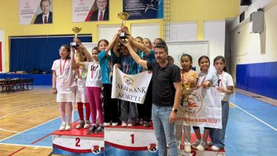 Aydın’da düzenlenen Okul Sporları Satranç Turnuvası’nda tüm maçlarını kazanarak namağlup