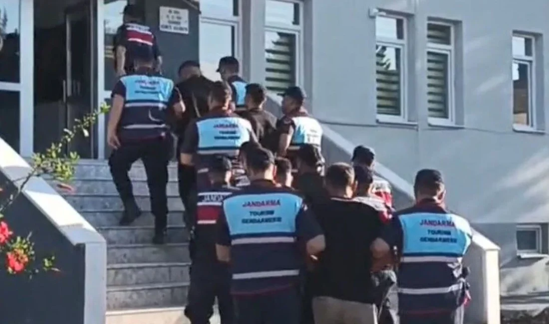 Aydın’ın Didim ilçesinde girdikleri düğünlerde tabanca ve tüfeklerle havaya ateş
