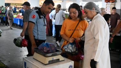 Kuşadası Belediyesi, yaklaşan Kurban Bayramı öncesinde halk sağlığını korumak amacıyla