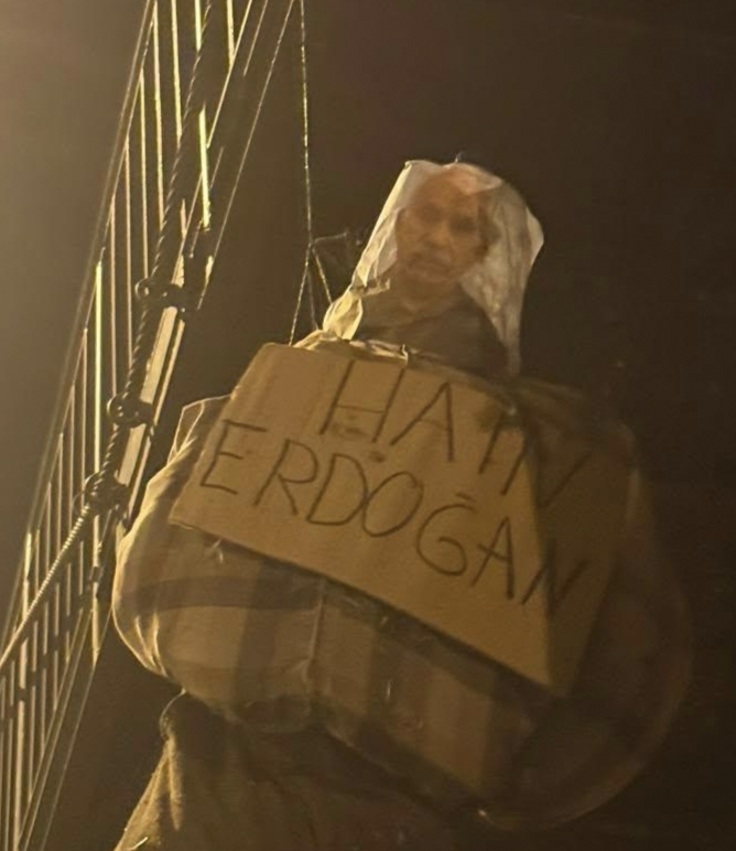 Aydın’ın Nazilli ilçesinde sabaha karşı tren yolu köprüsüne asılan bir