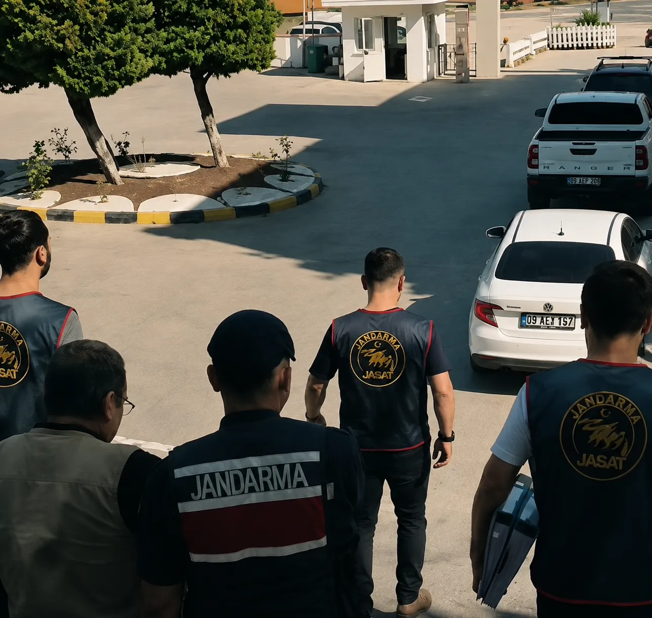 Muğla-Milas ile Aydın-Söke karayolu üzerinde 2012 yılında parçalanmış halde bulunan