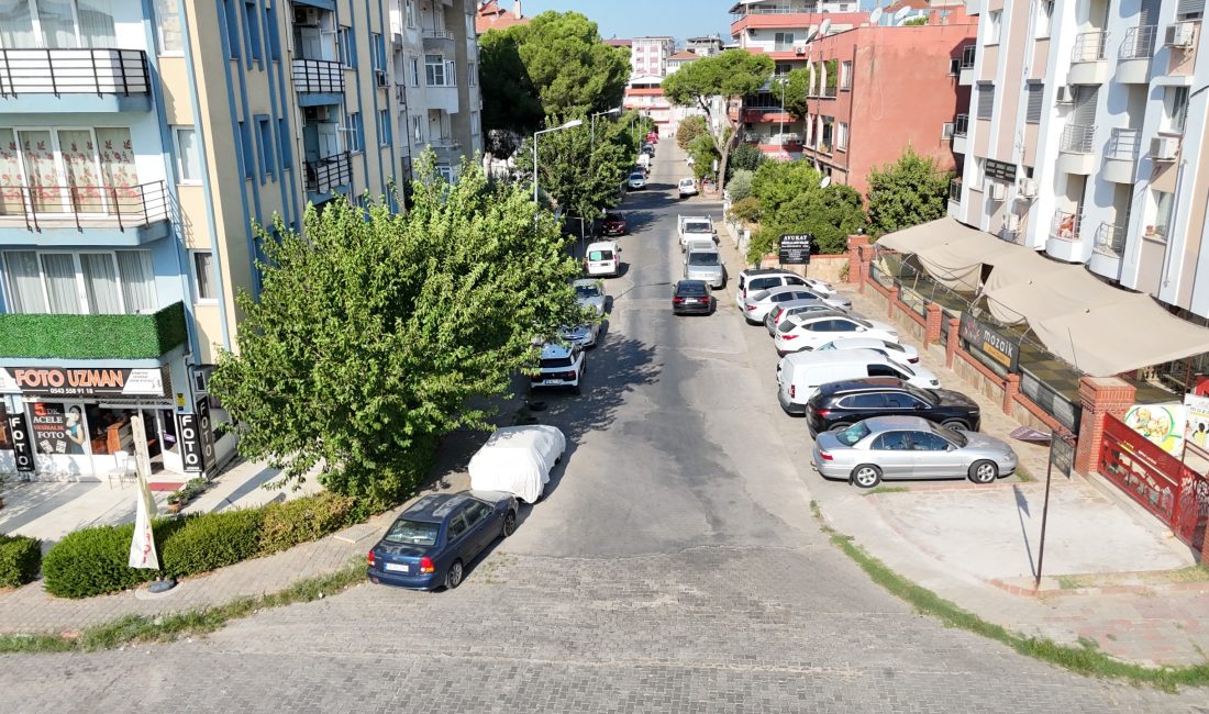 Nazilli Belediyesi Fen İşleri Müdürlüğü ekipleri, ilçe genelinde yürüttüğü yol