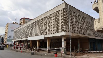 Nazilli Belediyesi, Ahmet Şensan Kültür Merkezi’nde gerçekleştirilecek olan yıkım çalışmaları